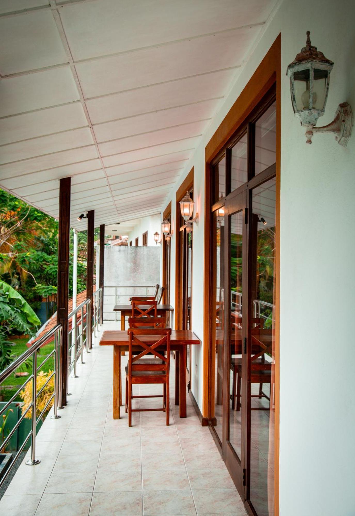 Riverside Inn Fuji Bentota Extérieur photo